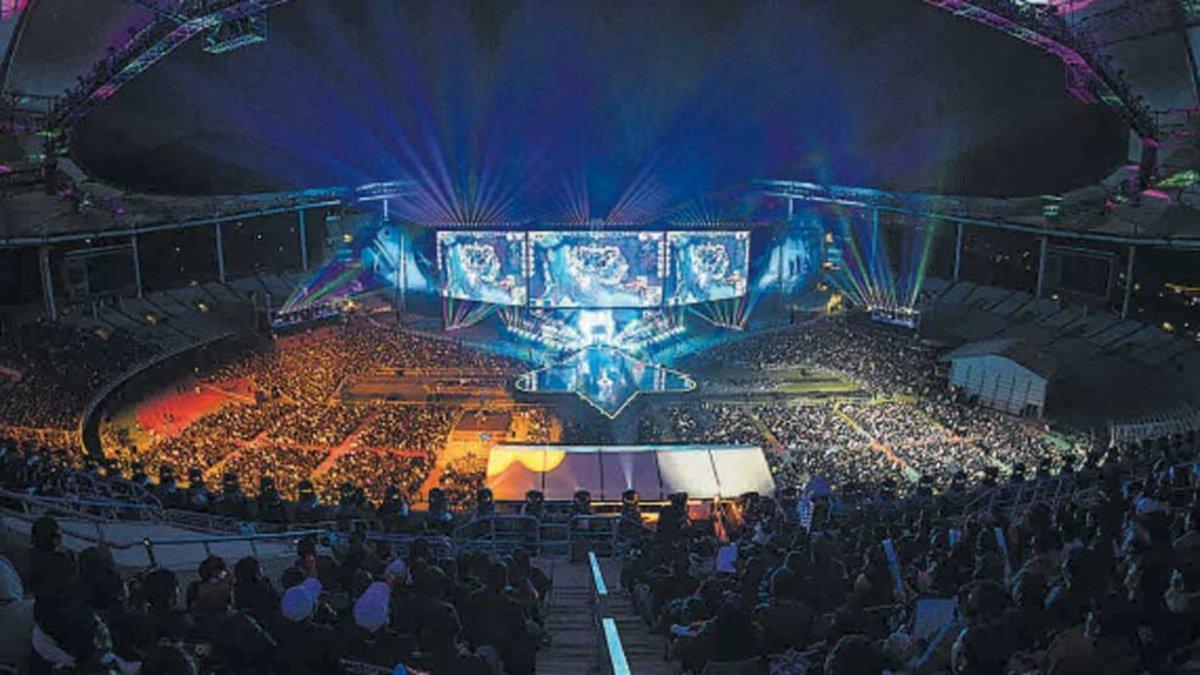 La final del Mundial de League of Legends enfrentó al equipo europeo Fnatic y al equipo chino Invictus Gaming en el Munhak Stadium