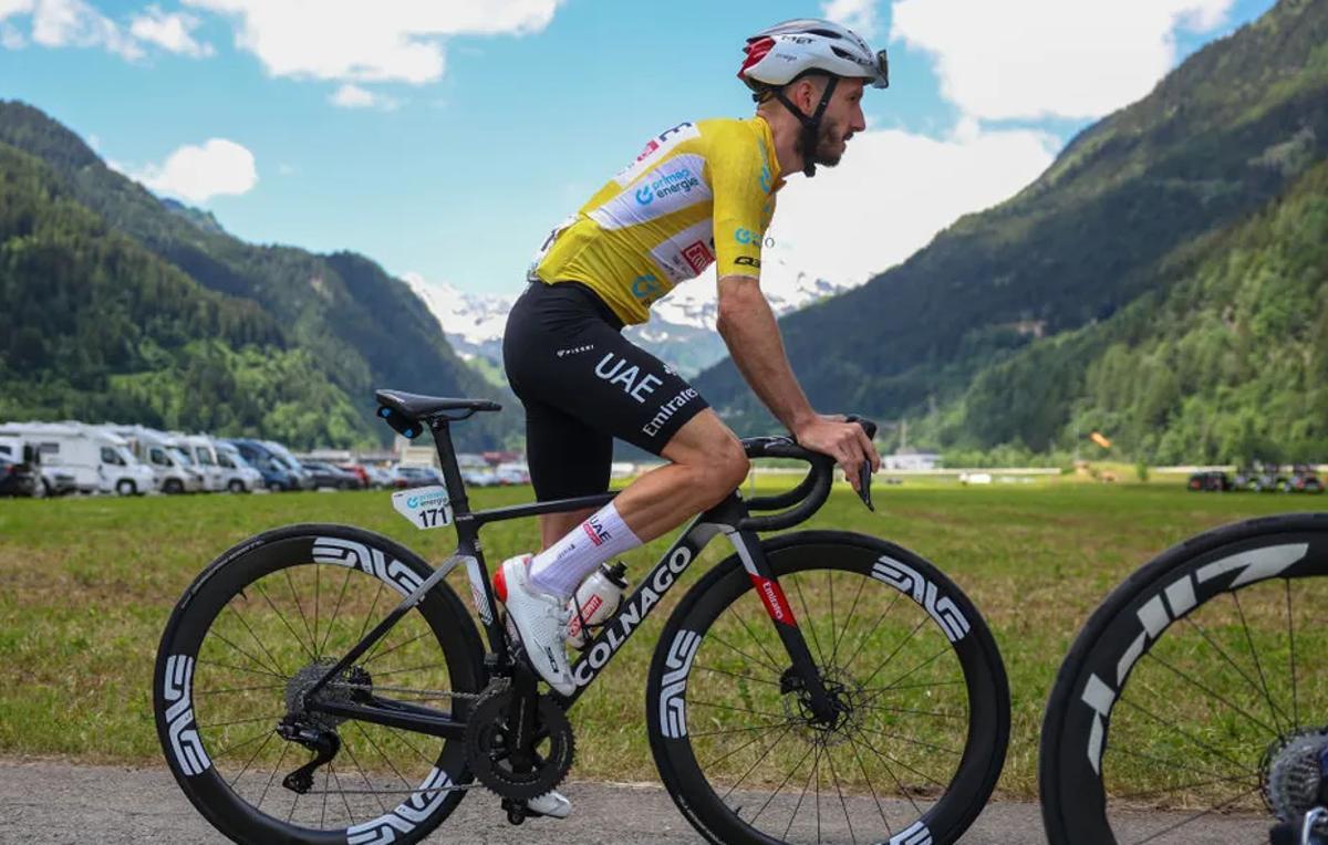 Yates, con el maillot de líder