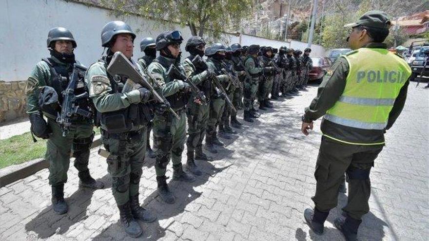 La Embajada de México en Bolivia es rodeada por decenas de policías