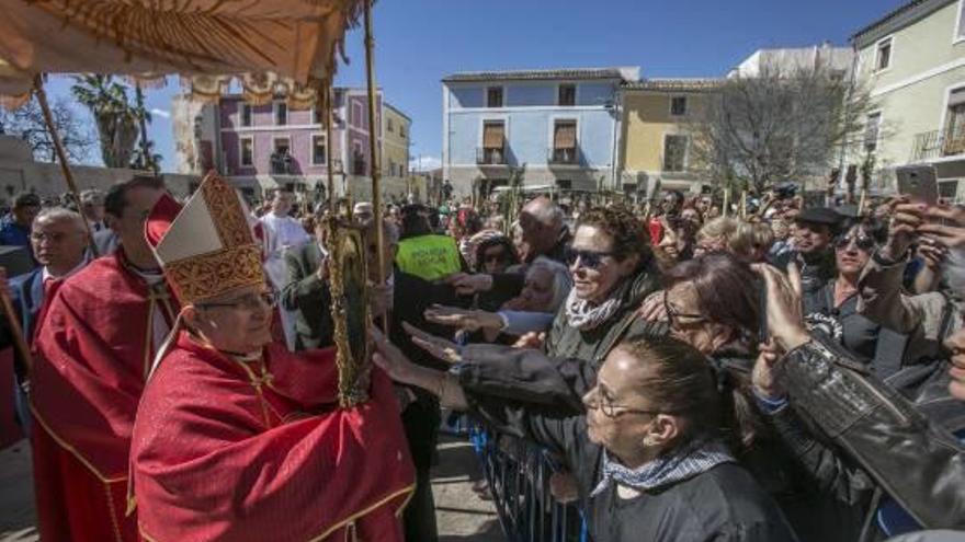 El obispo y el capellán de la Santa Faz, durante la celebración de la última Peregrina.