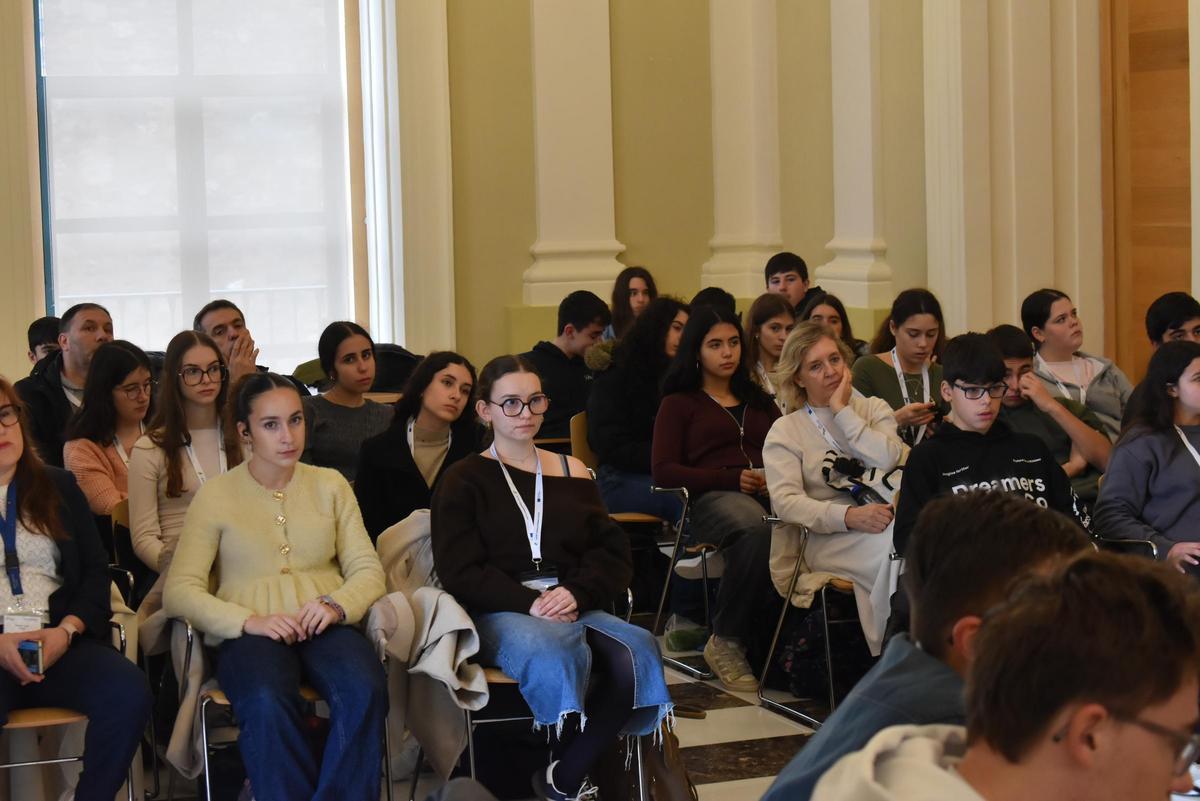 Fotogalería | Alumnos franceses y portugueses visitan el ayuntamiento de Cáceres