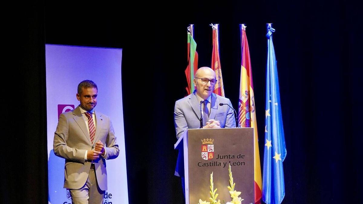 Entrega de diplomas de los programas mixtos de empleo