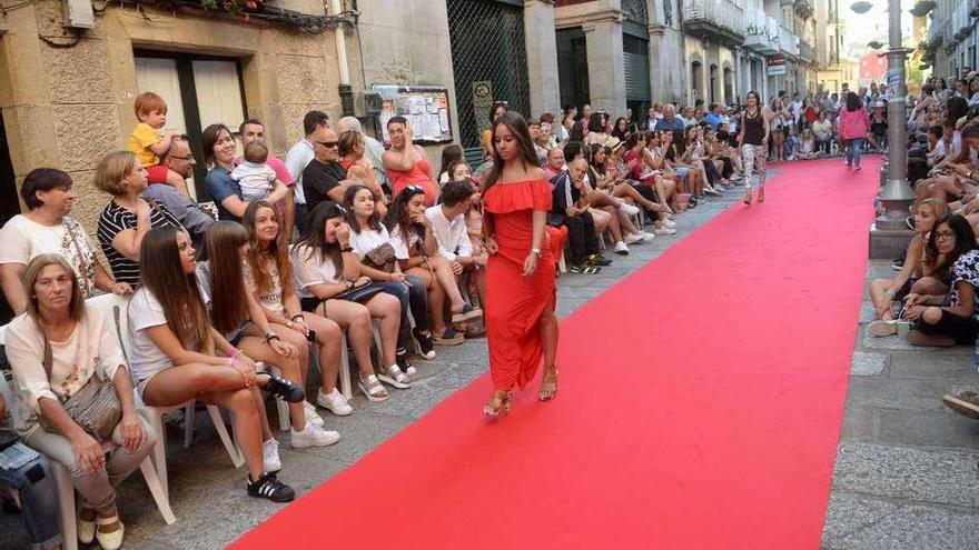 Un anterior desfile de moda en la calle Real.  // Noé Parga