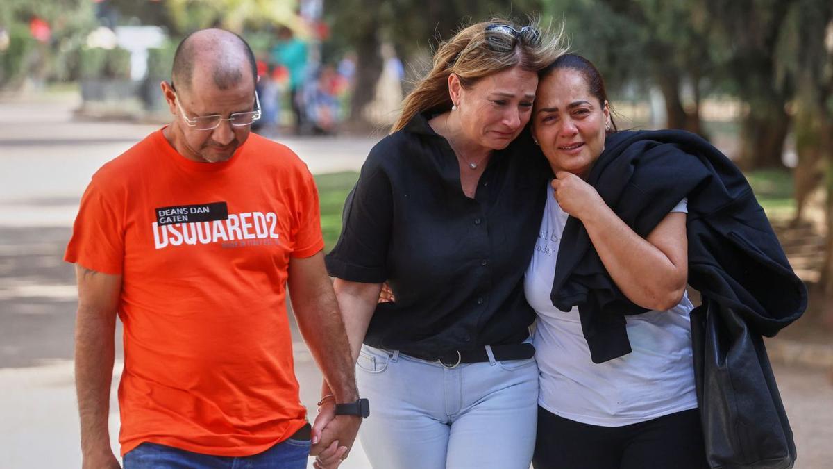 Los padres de Lady Marcela y Marisol Burón, en València. |   F. CALABUIG