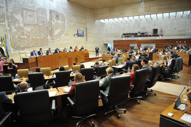 Fotogalería | Sesión plenaria en la Asamblea de Extremadura