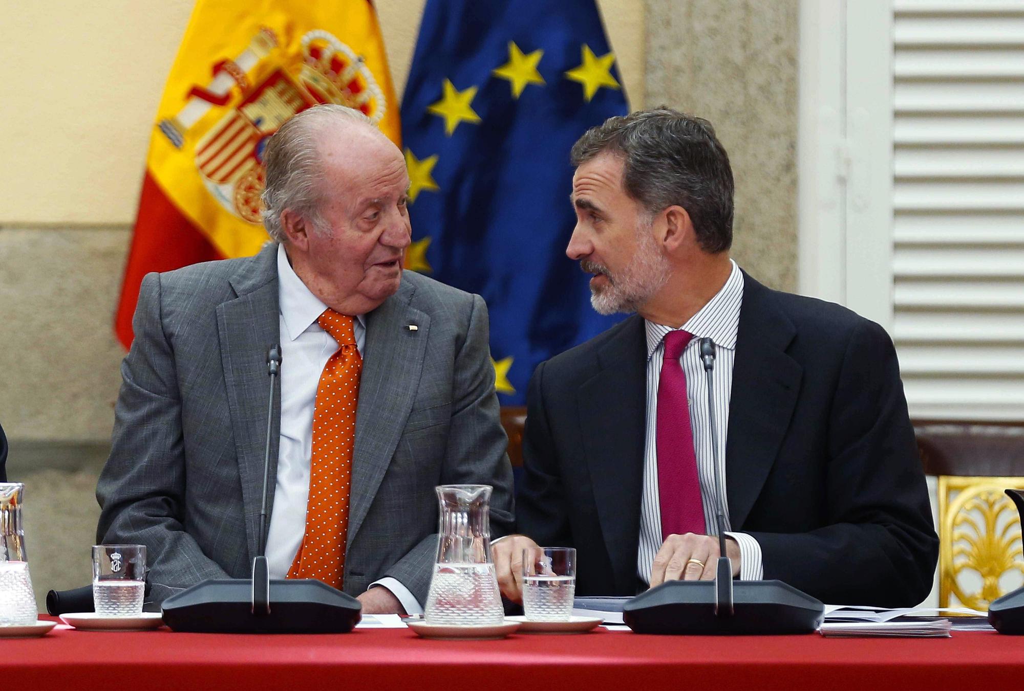 Juan Carlos y Felipe, el 14 de mayo de 2019, durante una reunión del patronato de la Fundación Cotec, en Madrid.