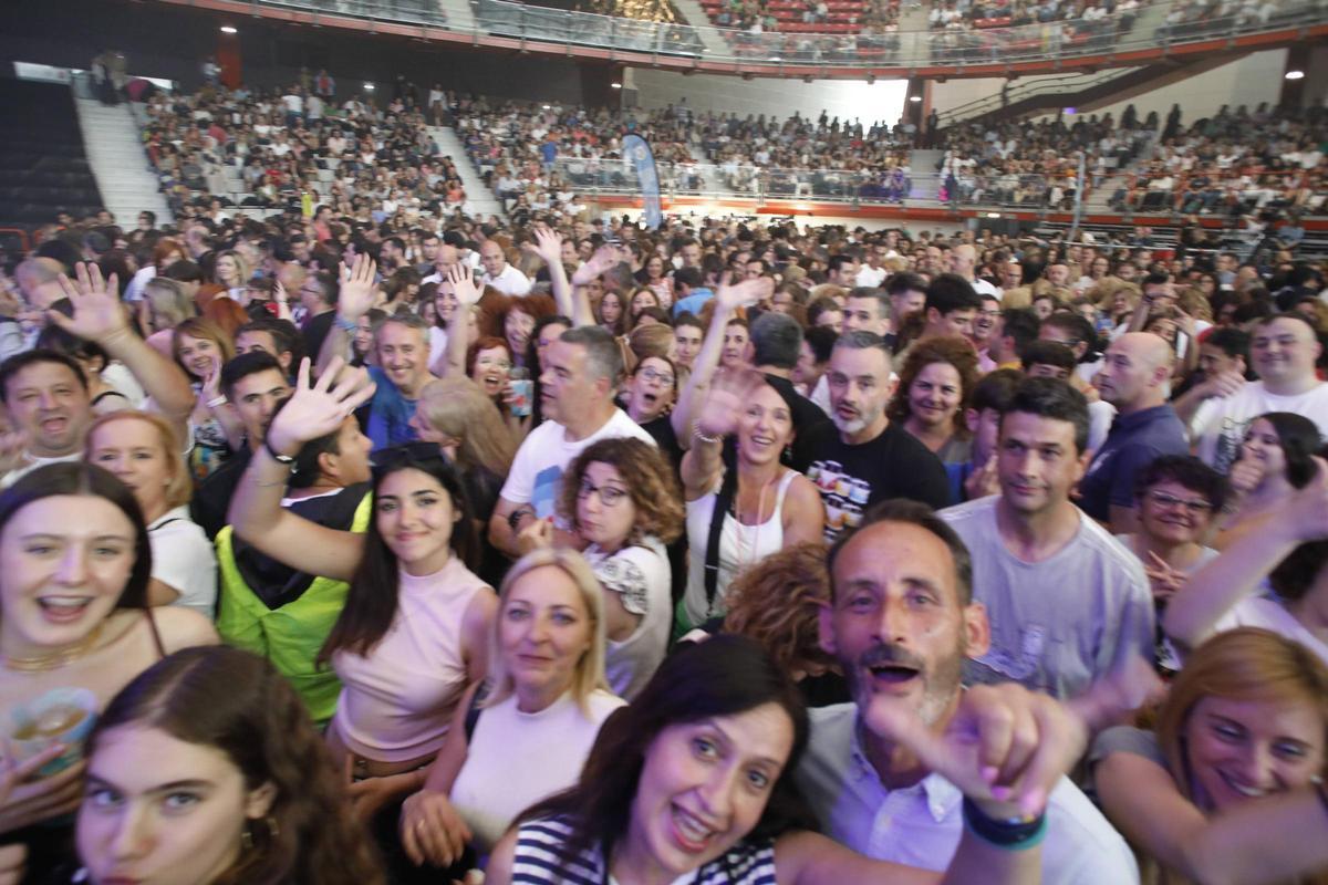 Hombres G desbordan Gijón con su concierto Hombres G desbordan Gijón con su concierto