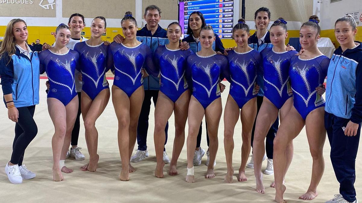 Las gimnastas del Xelska posan en Esplugues