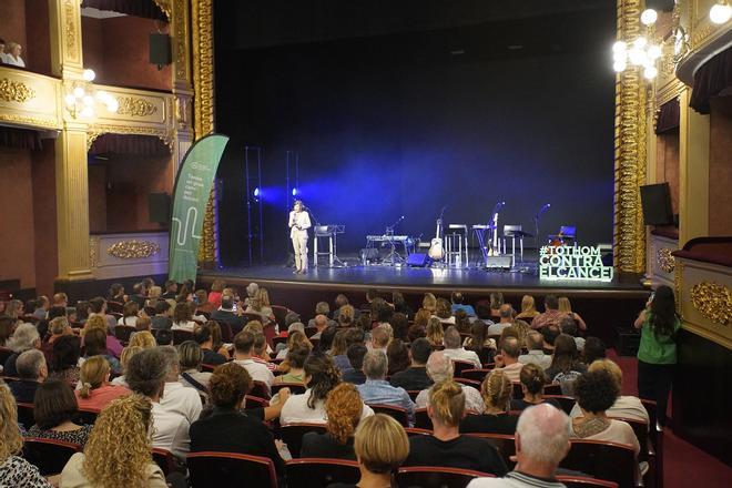 Les imatges del concert de Blaumut al Teatre Municipal de Girona