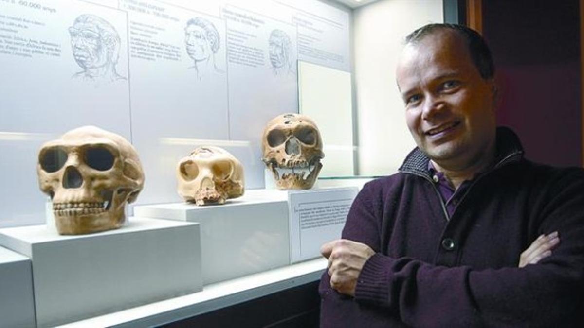 El investigador del CSIC Oliver Hochadel, en el Museu d'Arqueologia de Barcelona.