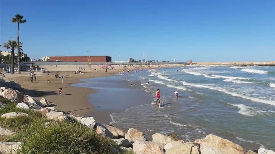 Cierran al baño tres playas de Benicarló por contaminación de origen residual