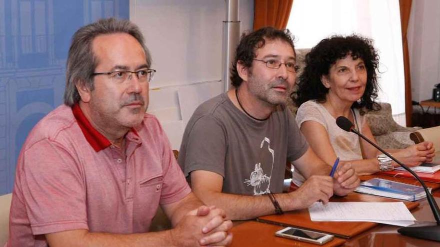 Guarido, Viñas y Rivera tras la primera Junta de Gobierno.