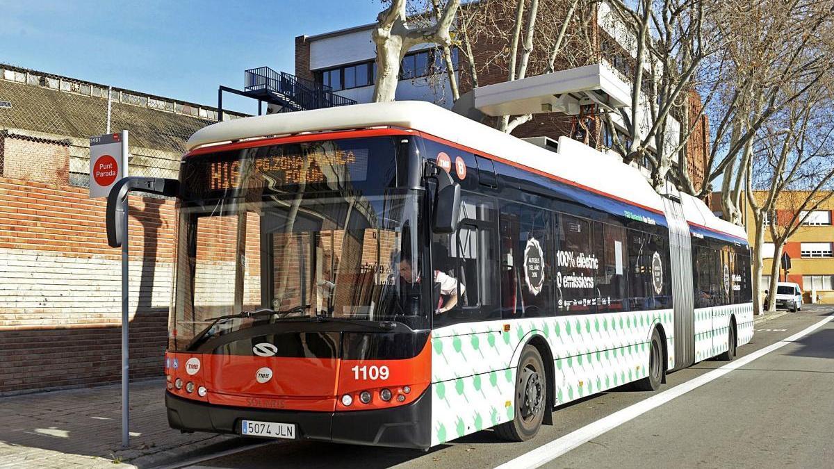 Imatge d&#039;un autobús cent per cent elèctric a Barcelona.