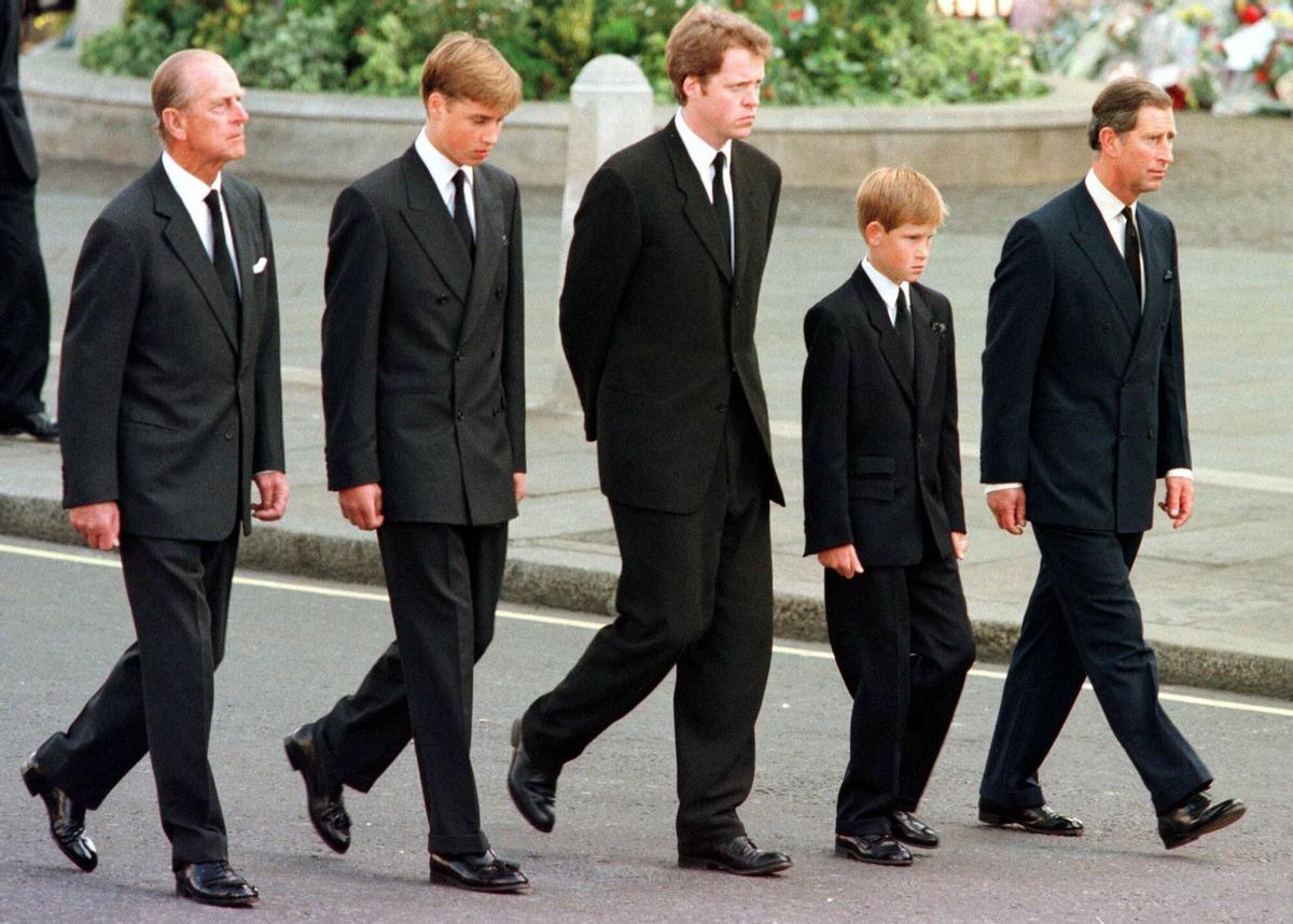 (FILES) In this file photo taken on September 06, 1997 (L to R) Britian's Prince Philip, Duke of Edinburgh, Prince William, Earl Spencer, Prince Harry and Prince Charles, Prince of Wales, walk outside Westminster Abbey during the funeral service for Diana, Princess of Wales. - Queen Elizabeth II's 99-year-old husband Prince Philip, who was recently hospitalised and underwent a successful heart procedure, died on April 9, 2021, Buckingham Palace announced. (Photo by JEFF J MITCHELL / POOL / AFP)