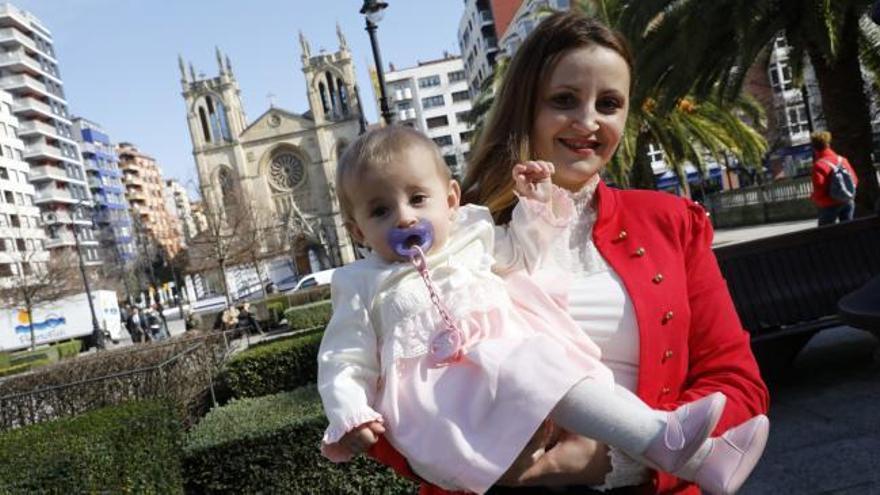 Día internacional del  Cáncer Infantil. Rebeca Miguélez: "Cuando veo a mi hija entiendo lo que sufrió mi madre con mi cáncer"