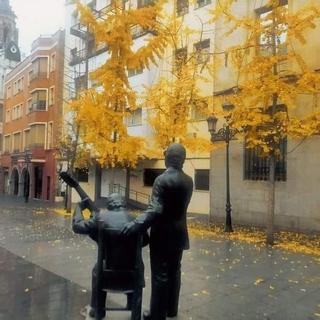 La estatua de Porrina, en la plaza de la Soledad de Badajoz.