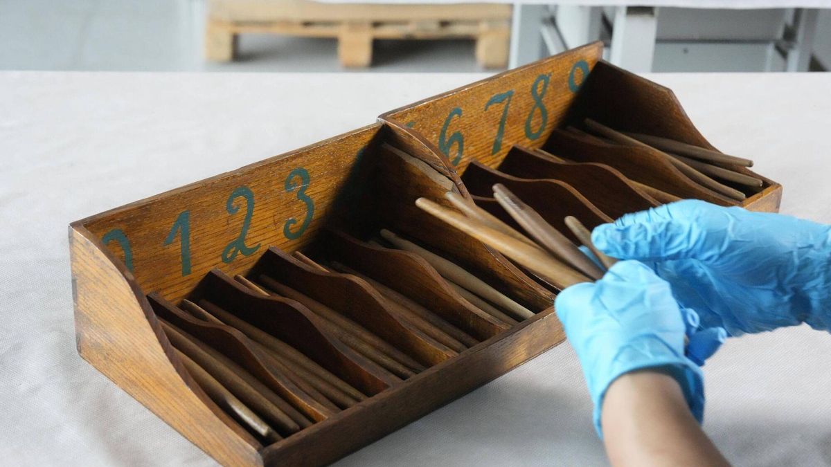 Un siglo de material escolar pionero, el tesoro patrimonial de Barcelona que espera destino