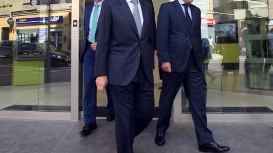 Goirigolzarri, presidente de Bankia, tras su visita a una sucursal de Alicante.