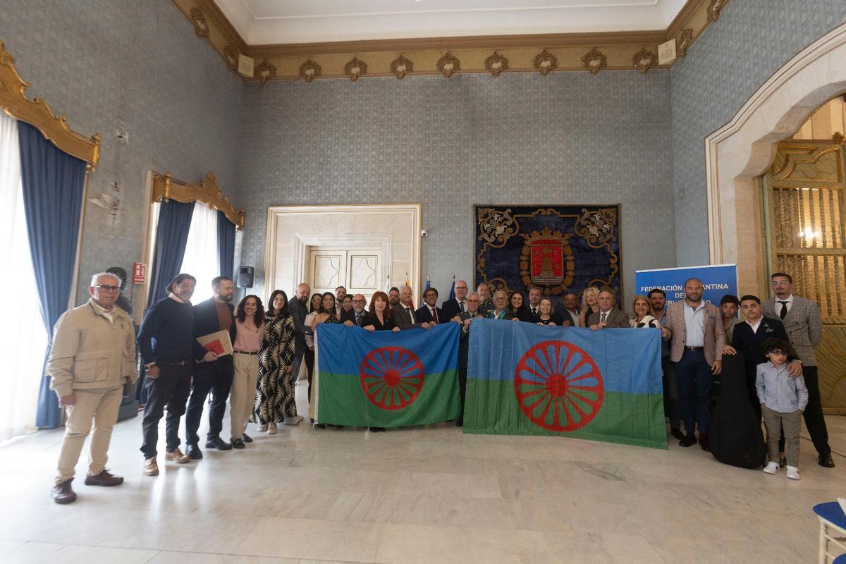 Celebración del Día del Pueblo Gitano en el Ayuntamiento de Alicante.