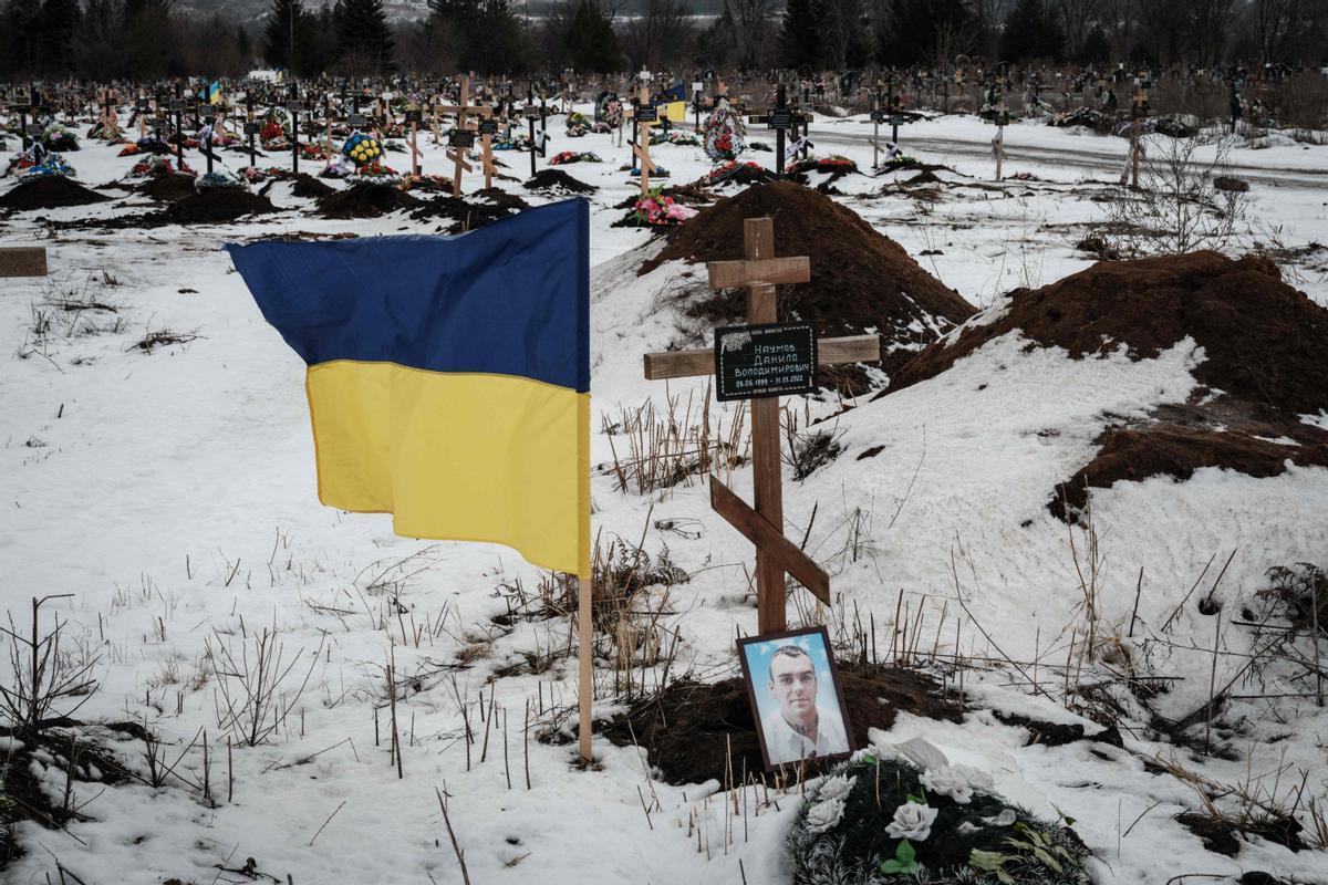 Cementerio en Kramatorsk tras la invasión rusa de Ucrania