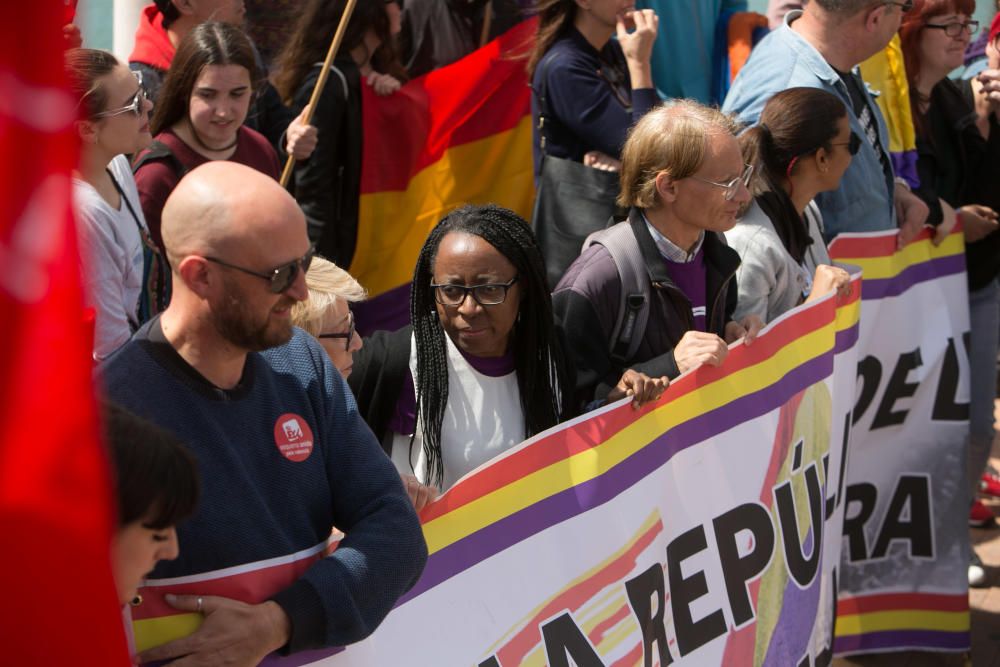 Más de 300 personas reivindican la República en Alicante