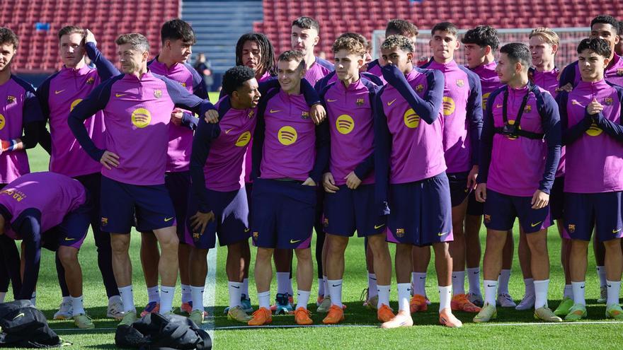 عودة لاعبي برشلونة إلى كامب نو وسط أجواء احتفالية بحضور الجماهير