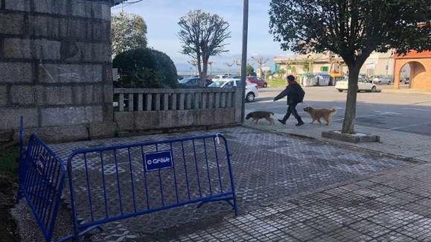 Zona del juzgado de paz en la que se ubicará el compostero. // Muñiz