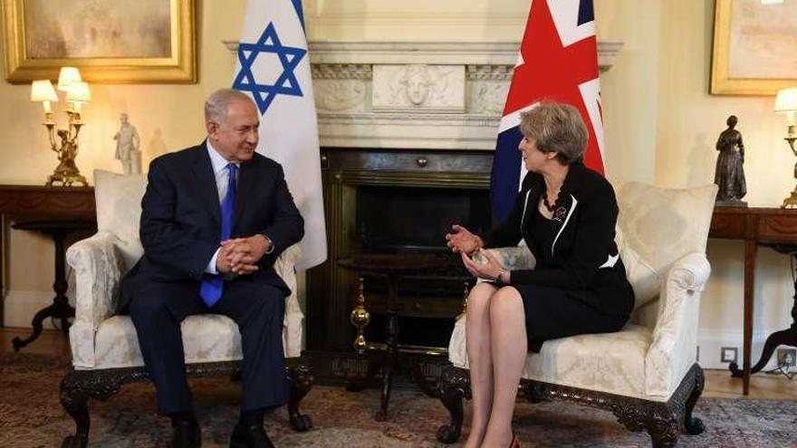 May y Netanyahu, durante su entrevista de ayer en Londres.