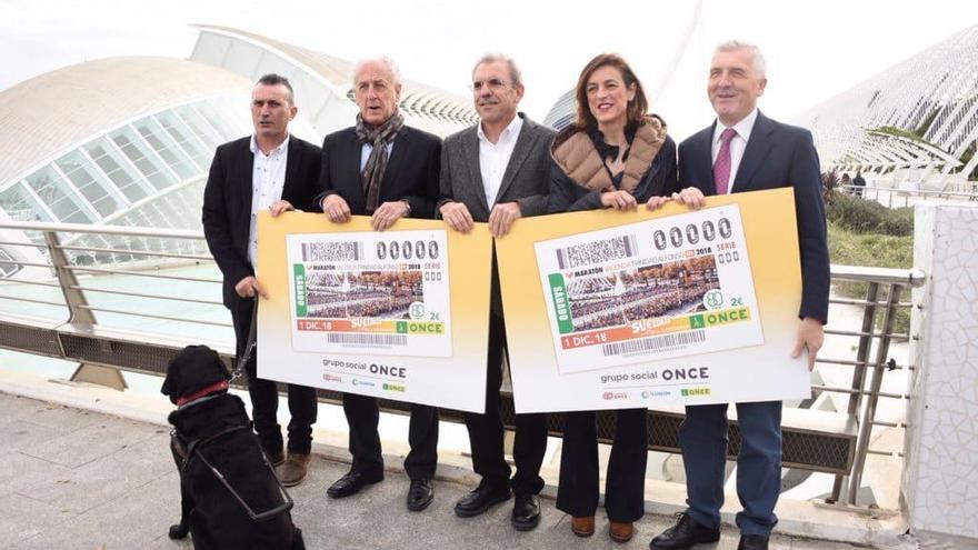 Imagen de la presentación del cupón dedicado al Maratón Valencia Trinidad Alfonso.