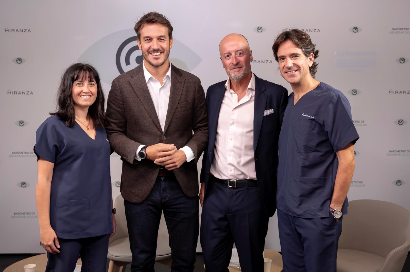 Los doctores Ioana Romero y Marco Sales, oftalmólogos de Miranza, han comentado los datos del estudio, presentado por el periodista Diego Losada, acompañado del CEO del grupo oftalmológico, Ramón Berra.