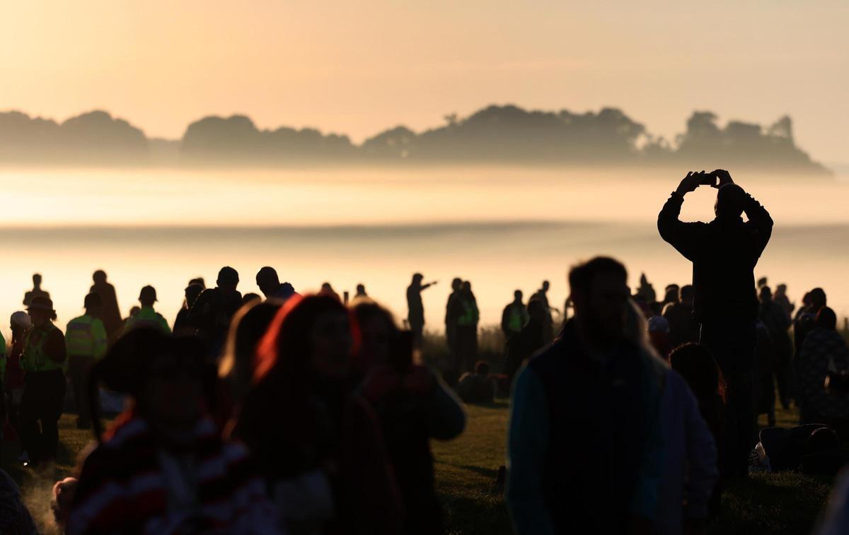 Salida del sol del solsticio de verano desde Stonehenge