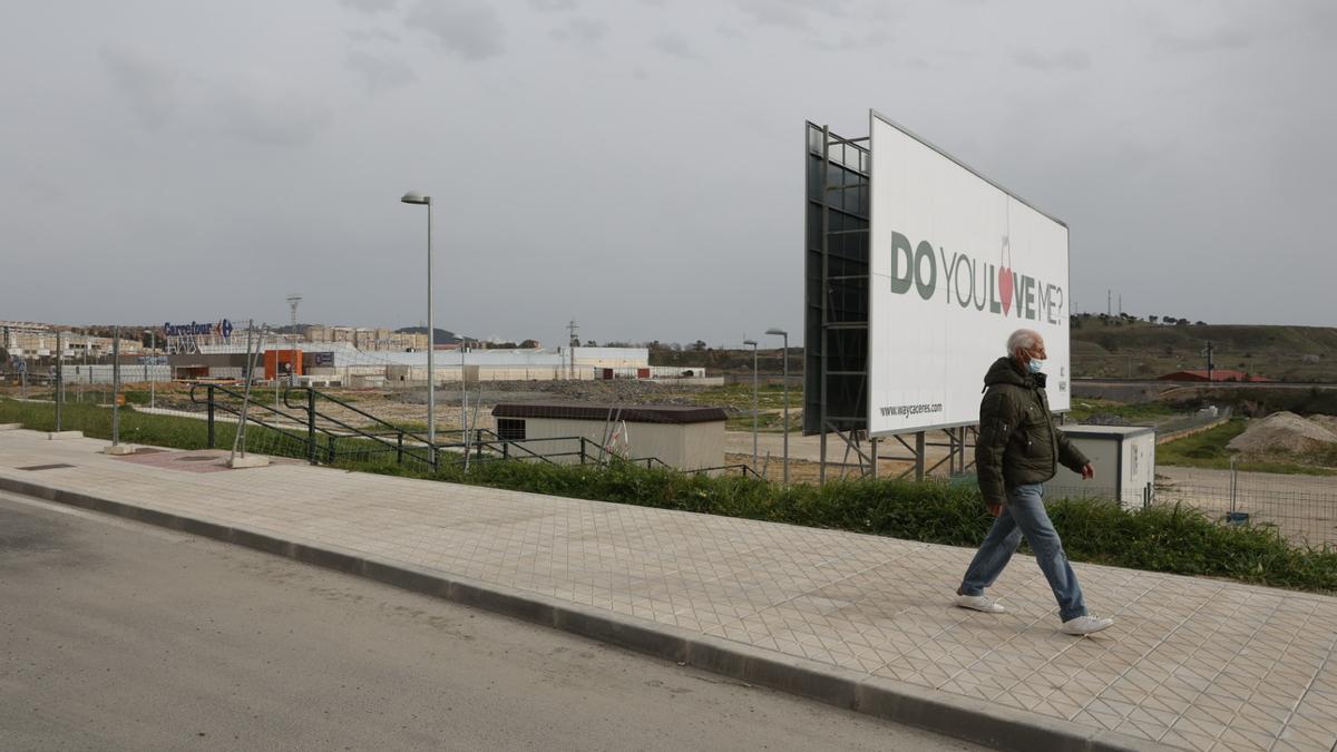 Terrenos del centro comercial Way junto a Carrefour.