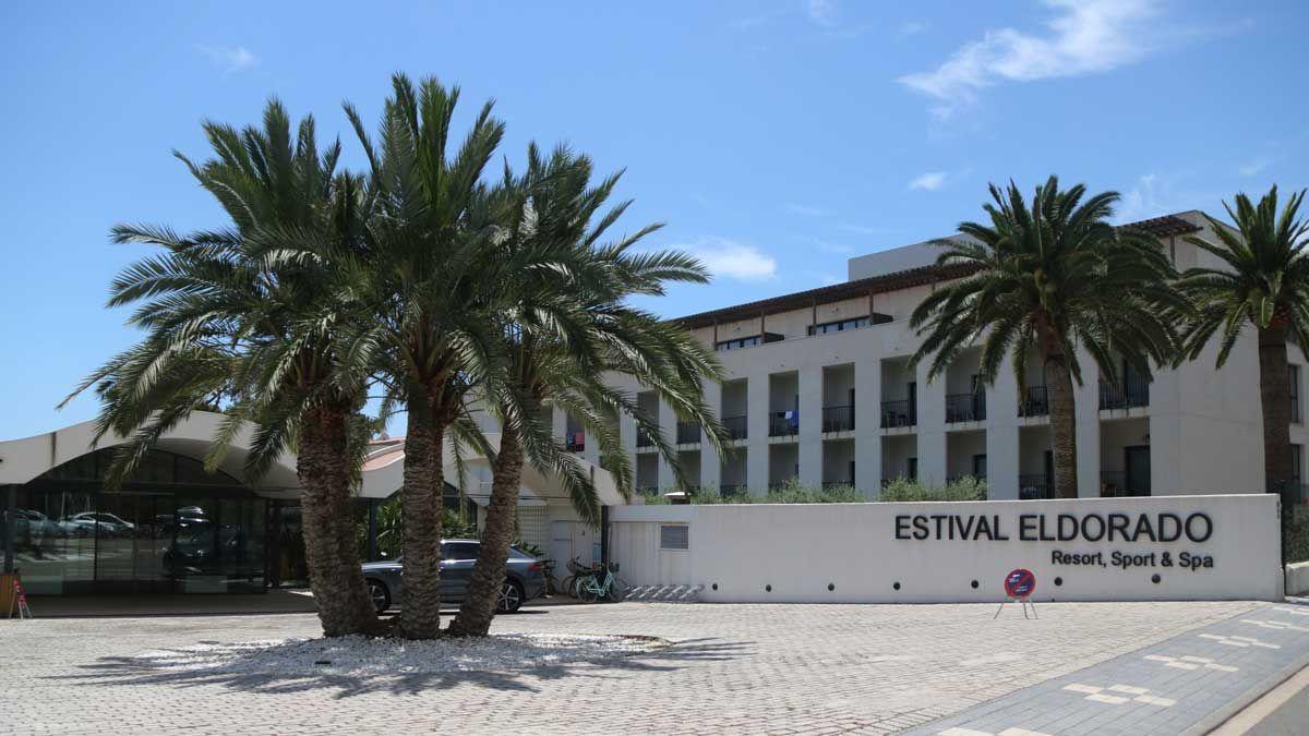 xterior del Hotel Estival Eldorado de Cambrils, en el que un joven ha arrancado los dos ojos a un empleado.