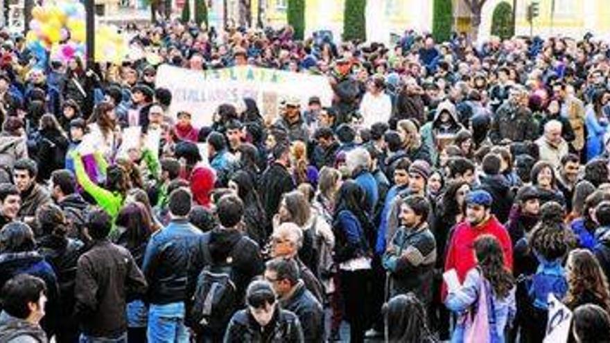 Los estudiantes toman Castellón para sumarse a las protestas de Valencia