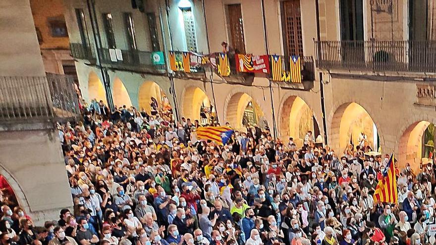 Girona viu una jornada de mobilitzacions pendent de Puigdemont | ANIOL RESCLOSA 