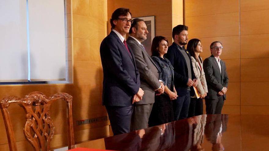 Miembros de PSOE y ERC en una de sus reuniones.