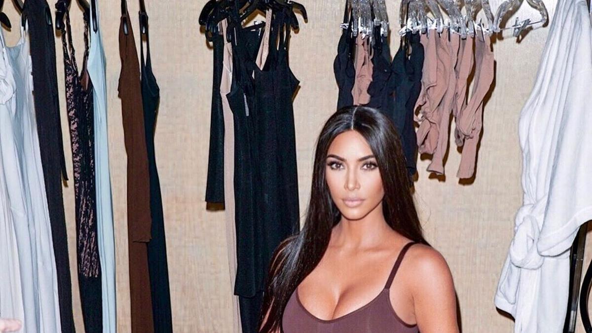 Kim Kardashian cambia el nombre de su firma de fajas. Instagram @KimKardashian