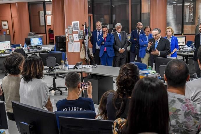 03-10-19 LAS PALMAS DE GRAN CANARIA. REDACCION. LAS PALMAS DE GRAN CANARIA. Visita de Javier Moll a la Redacción del periódico. Fotos: Juan Castro.  | 03/10/2019 | Fotógrafo: Juan Carlos Castro