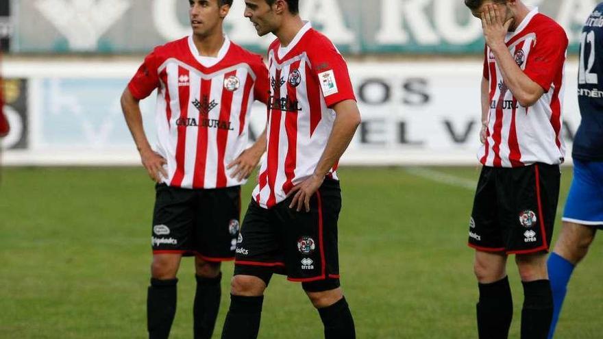 Diego Ortiz, Javi Rodríguez y Roberto Levas se lamentan.