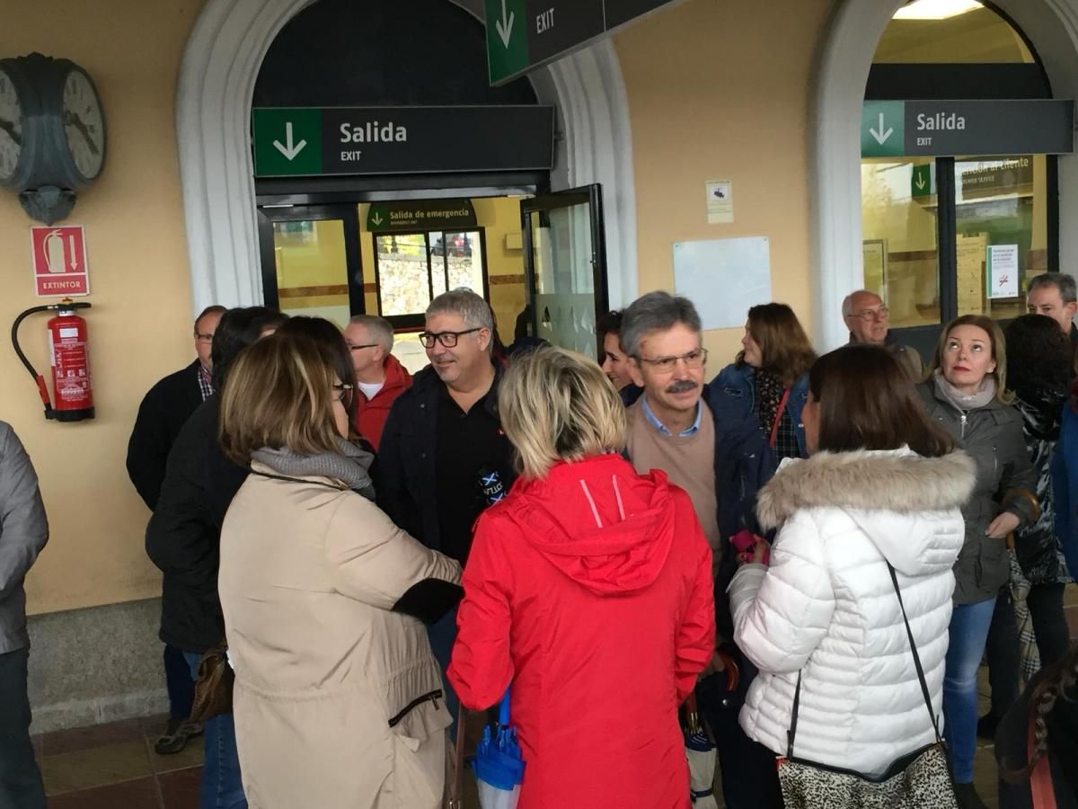 La manifestación por un tren digno para Extremadura en imágenes