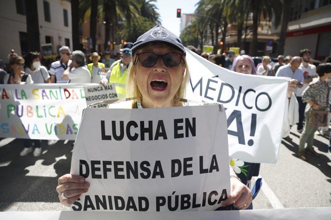 La manifestación en defensa de la Sanidad pública reúne a más de 8.000 personas en Málaga