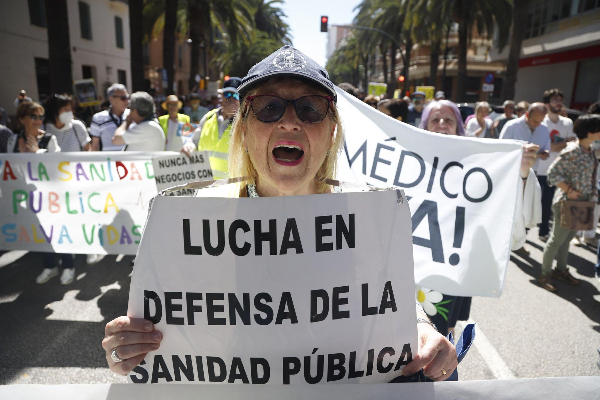 La manifestación en defensa de la Sanidad pública reúne a más de 7.000 personas en Málaga