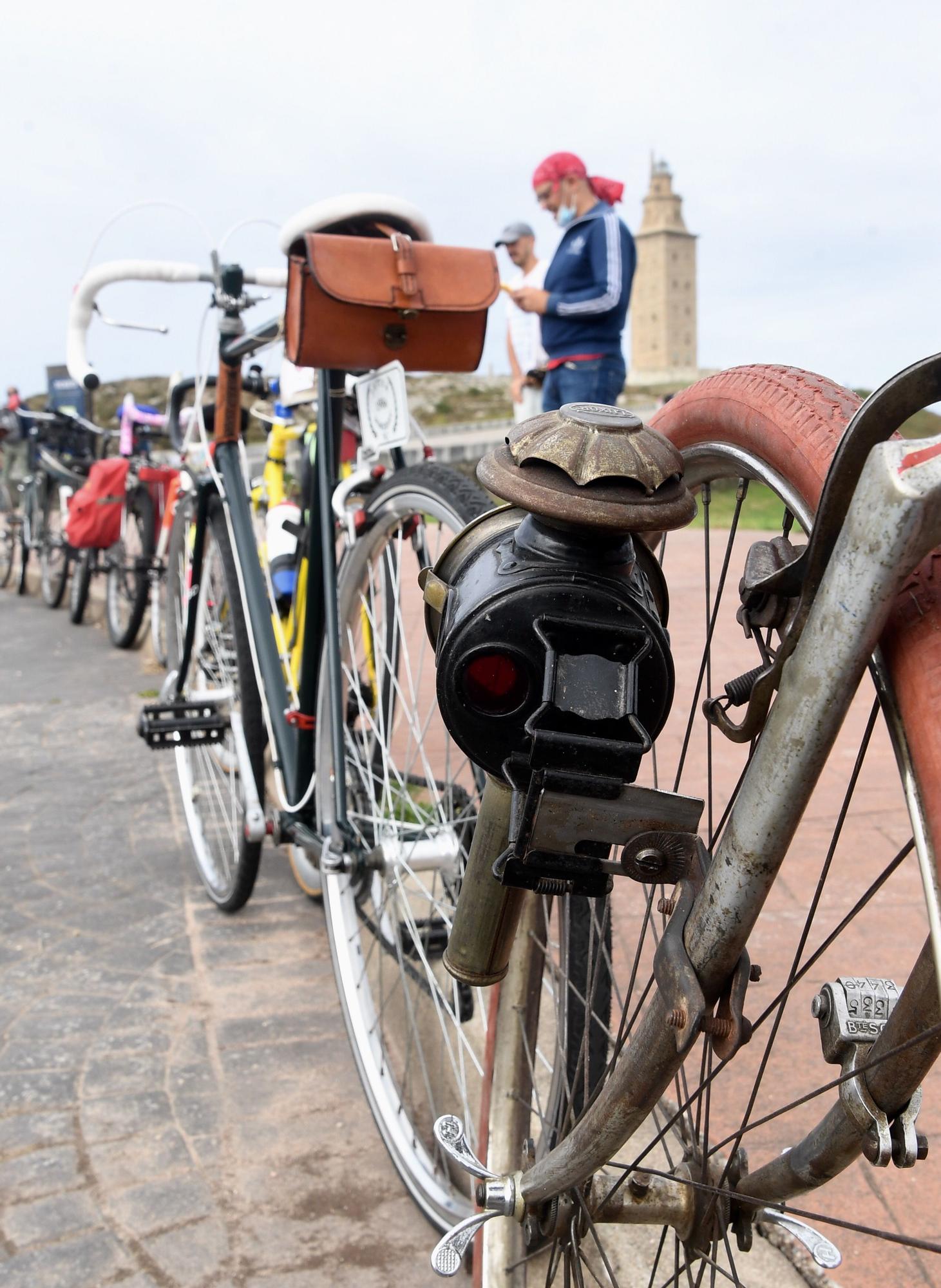 Bicis de otra época en la Torre para una movilidad segura y actual