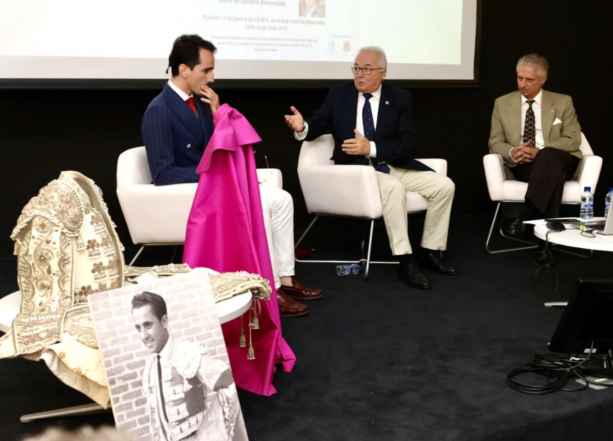 I ciclo de coloquios taurinos en Alicante en el centenario de Paquito Esplá: "Dinastía Bienvenida"