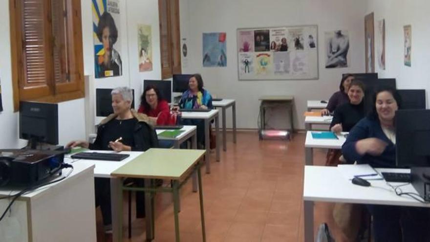 Godella abre un aula para ayudar a las personas que buscan trabajo