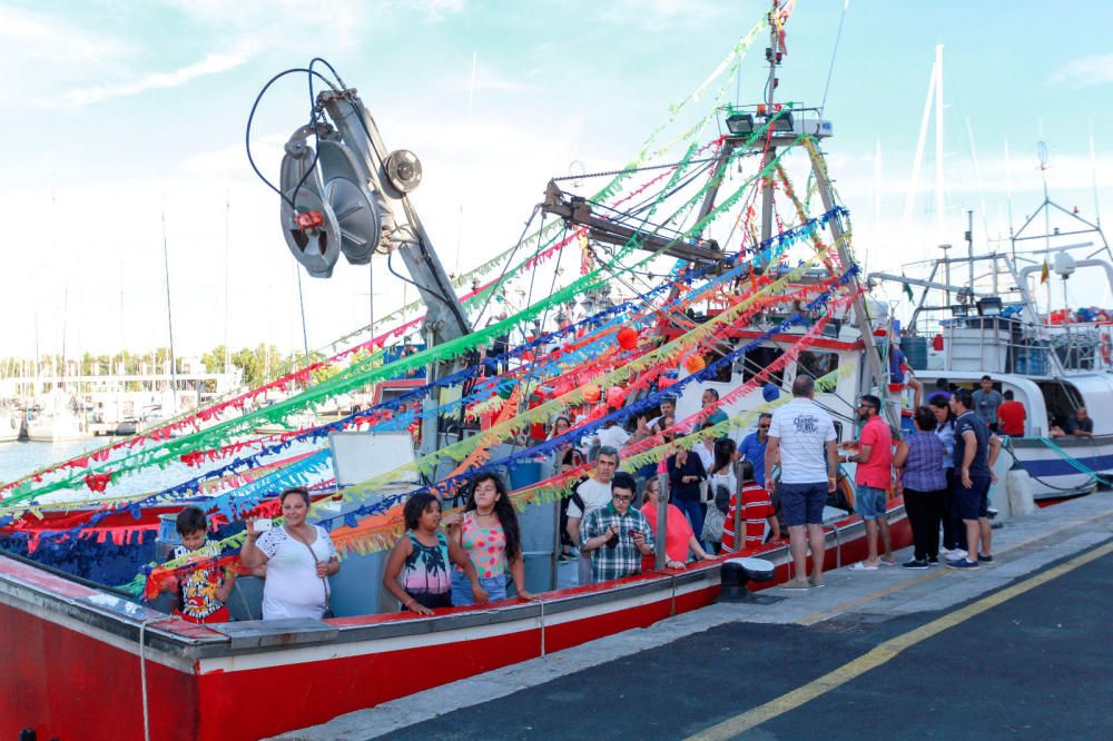 Los pescadores celebran a Sant Pere, en la procesión terreste y marítima