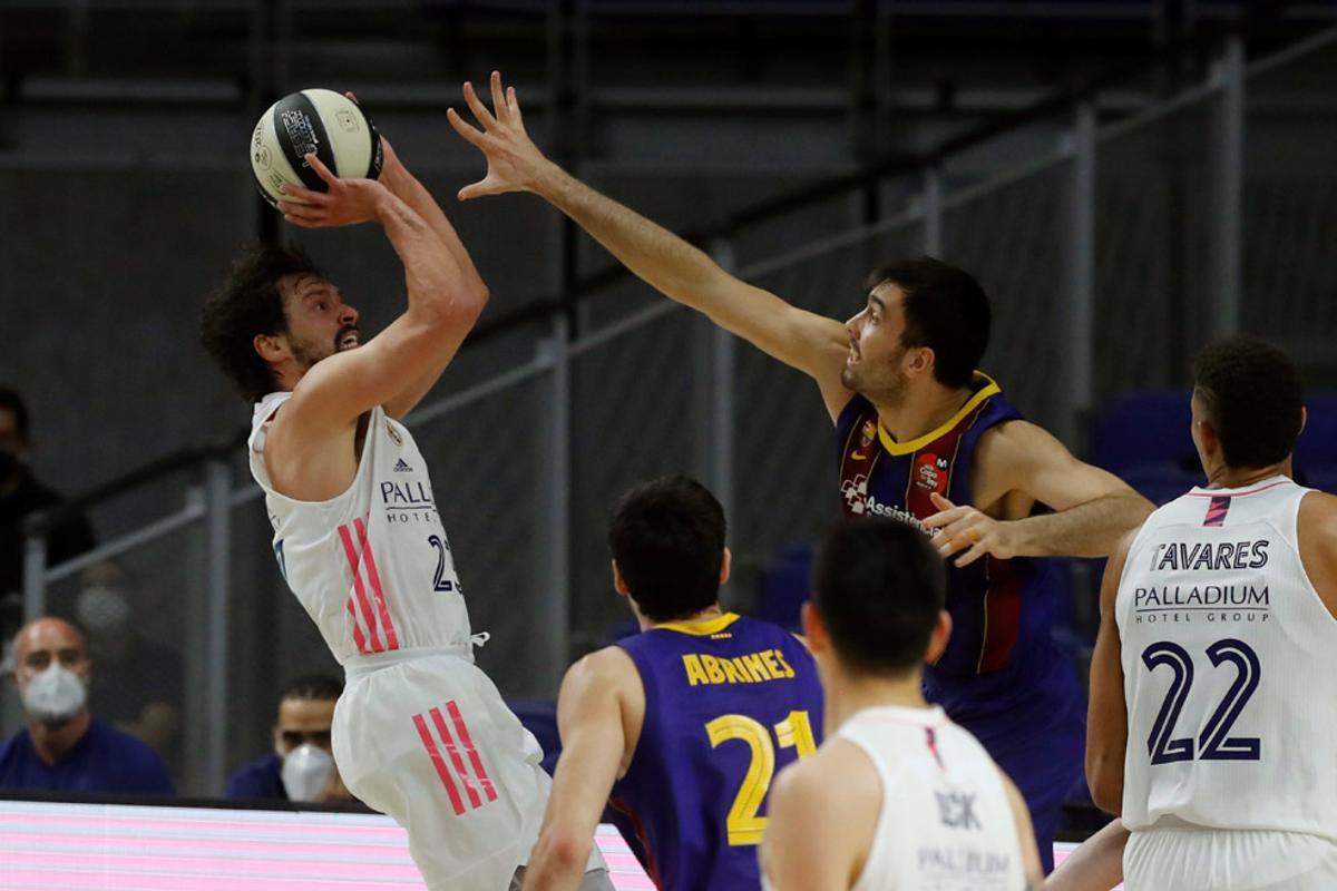 Pierre Oriola durante la final de la Copa del Rey 2021 de baloncesto entre el FC Barcelona y el Real Madrid disputada en el WiZink Center.