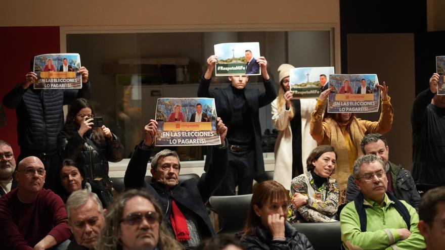 Vídeo: Intentan boicotear con insultos el acto de presentación del libro de Mulet en Castelló