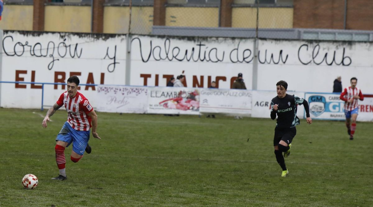 Un partido de este año del Titánico, en su campo de Las Tolvas.