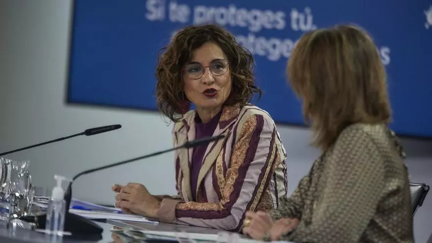 Montero: “El Gobierno estaría encantado de vacunarse si eso contribuye a una mayor seguridad para la población”
